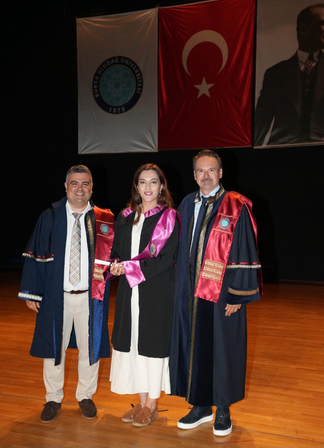 Eğitim Bilimleri Enstitüsü Mezuniyet Programı Coşkuyla Gerçekleştirildi